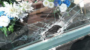 Scasso-vetrata-Madonina-(2)