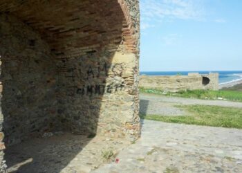 Scritte sui muri dei Mercati Saraceni, e spunta il ‘custode’ della Torre
