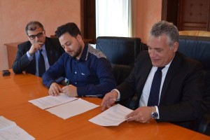 Sindaco firma protocollo