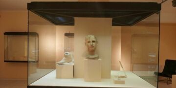 L’acrolito di Apollo esposto a Ciro’ Marina, le immagini esclusive