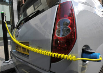 Germania: addio al target di 1 milione di elettriche