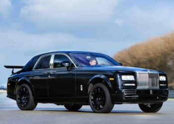 Rolls-Royce inizia di nascosto i test su strada del suv