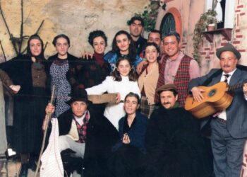 Vent’anni fa nasceva la compagnia teatrale”Ypskron” del commediografo  De Fine