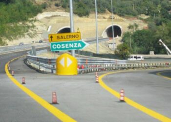 Lavori infiniti sull’A3, Maroni a Delrio: ‘la completiamo noi’