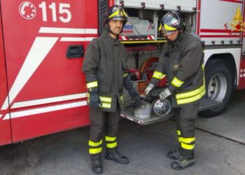 Bombola di gas in fiamme, panico nella fiera a Crotone