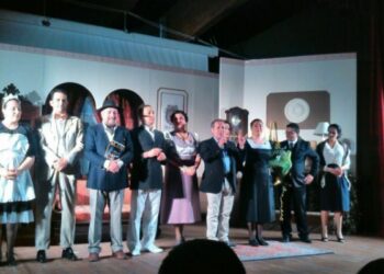 Teatro, successo per la compagnia Krimisa con “O l’unu o l’atru”