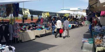 Scarpe contraffatte alla fiera di Crotone, sequestri della Polizia