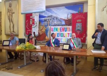 Gemellaggio scolastico Ciro’ Marina-Feroleto grazie a due maestre