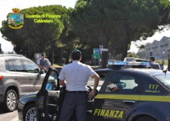 Fallisce societa’ a Lamezia Terme, sequestri beni e 6 persone indagate