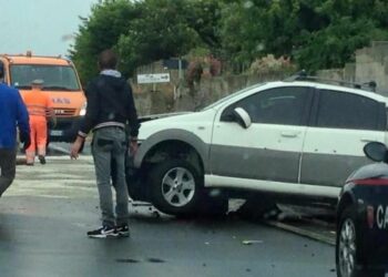 SS106, incidente sotto la pioggia a Strongoli e protesta a Cariati, traffico in tilt