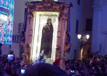 Un popolo insieme con la Mamma nella notte