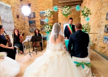 Fiori d’arancio a Le Castella, al via i primi matrimoni