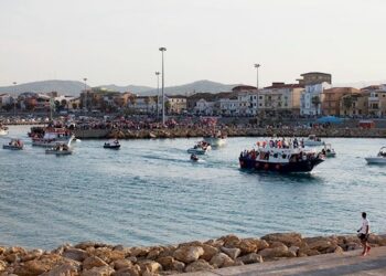 Ciro’ Marina, processione a mare ‘anticipata’ per San Cataldo