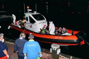 Sbarco migranti (1)