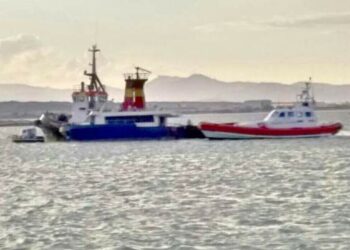 Disincagliato yacht usato per migranti a Crotone