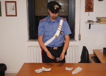 Panetto di hashish in casa, arrestato 24enne a Isola Capo Rizzuto