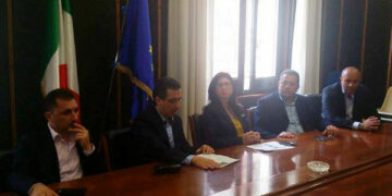 Crotone, sabato nove maggio 2015 ore dodici arrivo nave da crociera