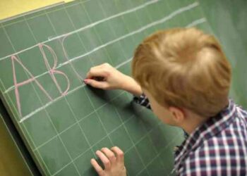 Maltrattava studenti, insegnante sospesa da funzioni nel reggino