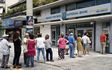 Grecia: è corsa ai bancomat. FOTO