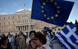A Bruxelles l’Eurogruppo, ad Atene gente in piazza: FOTO