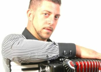 ‘Partu a 16 anni’ il primo disco del cantautore cutrese Antonio Scavo