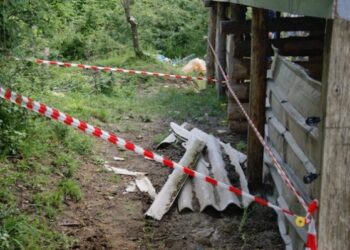 Casolare abusivo e deposito eternit nel parco del Pollino, tre denunce