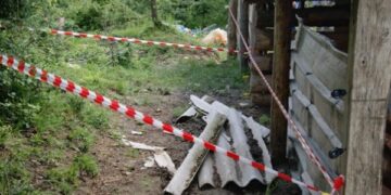 Casolare abusivo e deposito eternit nel parco del Pollino, tre denunce