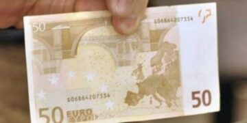 Spendevano soldi falsi nel reggino, nei guai marito e moglie