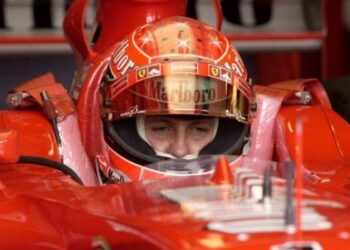Le Castella si colora di rosso, arriva la Ferrari di Schumacher