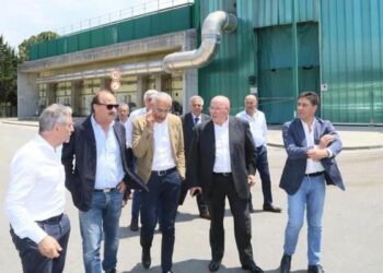 Rifiuti, Oliverio punta sul ‘modello Salerno’