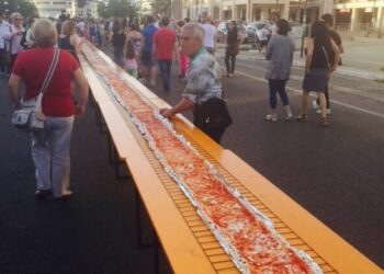 Record per la pizza piu’ lunga del mondo alla Calabria