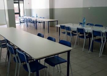 Cotronei, nuovi arredi per la scuola media