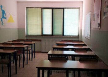 Cotronei, nuovi arredi per la scuola media