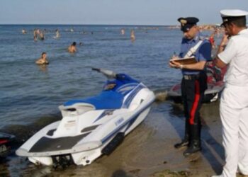 Acquascooter vicini a battigia, sequestri nel reggino
