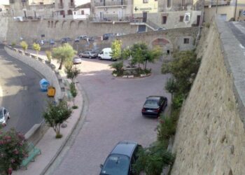 Zona a traffico limitato nel centro storico di Cariati, disagi ai residenti