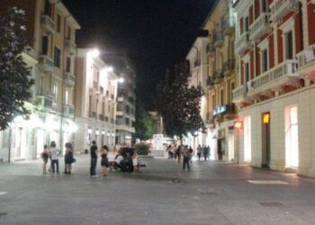 Cosenza, bimbo di 3 anni investito da bici su Corso Mazzini