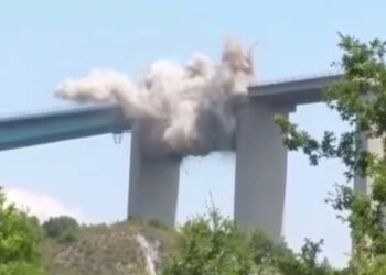 A3, esplosione controllata del viadotto Italia – VIDEO