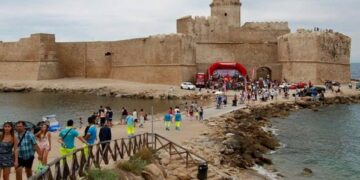 Le Castella, la Ferrari di Schumi ai piedi del Castello