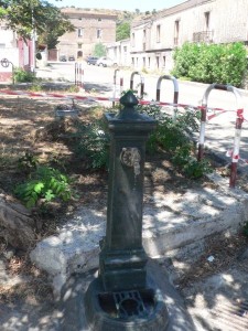 Fontana piazzale stazione Cirò