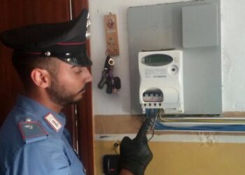 Mesoraca, riforniva illegalmente energia elettrica alla sua pizzeria