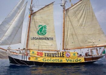 ‘Goletta verde’ di Legambiente arriva in Calabria, previste 3 tappe