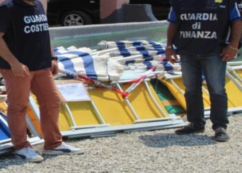 Elicottero scopre lidi abusivi sulla costa tirrenica