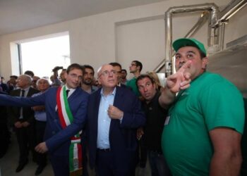 Rifiuti, inaugurata a Zagarise prima compostiera meccanica in Calabria