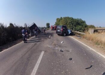 Scontro sulla SS106 a Crotone, le drammatiche foto dell’incidente
