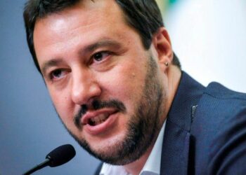 Il leghista Salvini visitera’ Cara di Isola e campo rom a Crotone