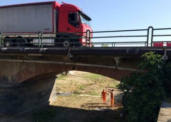 SS106, dopo 8 mesi rimosso semaforo sul Ponte Molinello a Cariati