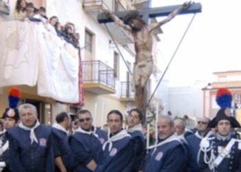 Crocifisso di Cutro, come si diventa portantini