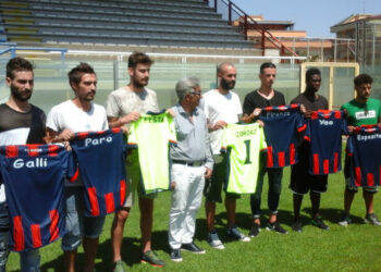 Fc Crotone calcio, presentati i nuovi rossoblù