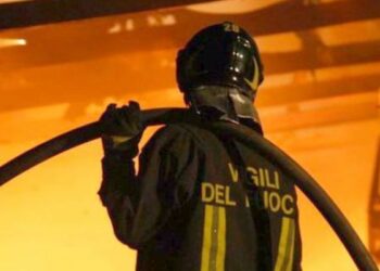 Prende fuoco bombolone gas a Ciro’ Marina, due ustionati