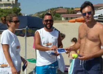 Consegnati 250 posaceneri tascabili a Strongoli